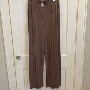 XL drape fashion nova pants with pockets